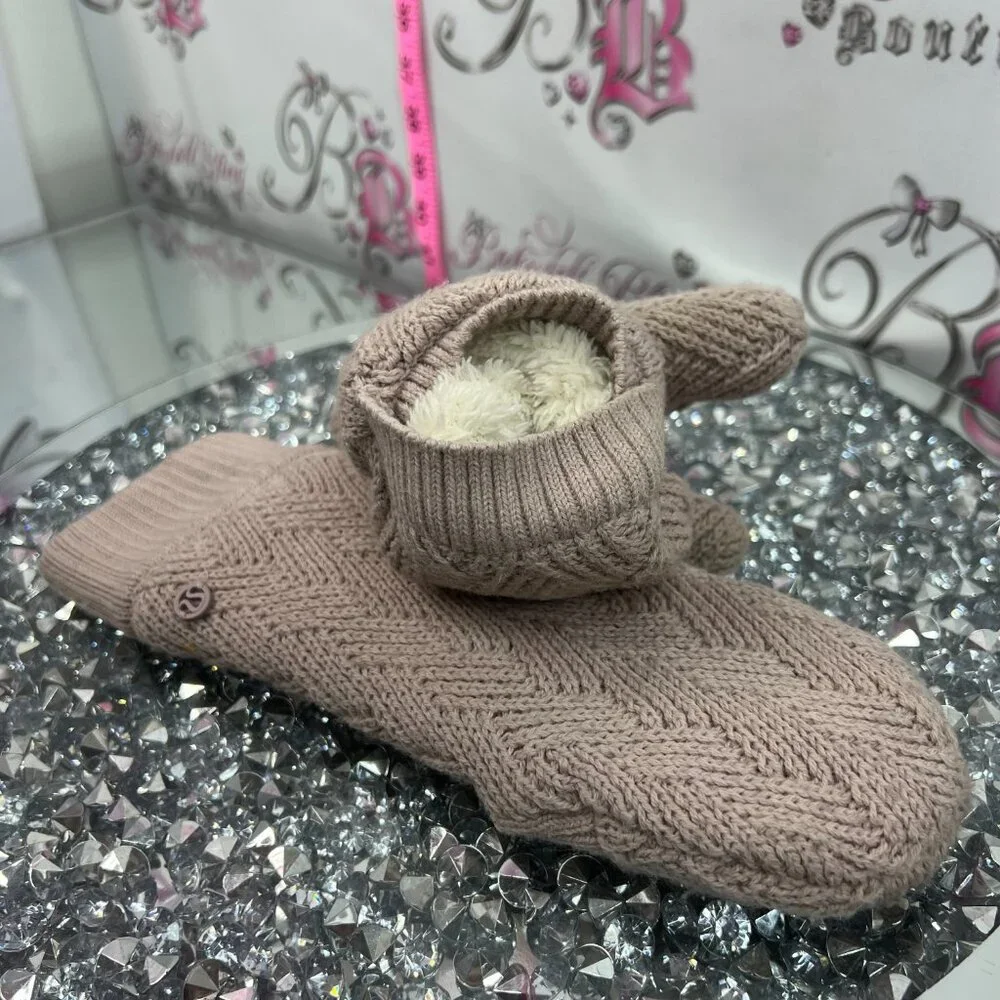 Lululemon 3 piece beanie & glove set tan beige cozy chunky-knit pink mittens fur